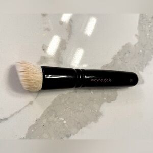 Wayne Goss Limited Edition 01 Foundation Brush Holiday Pink Logo